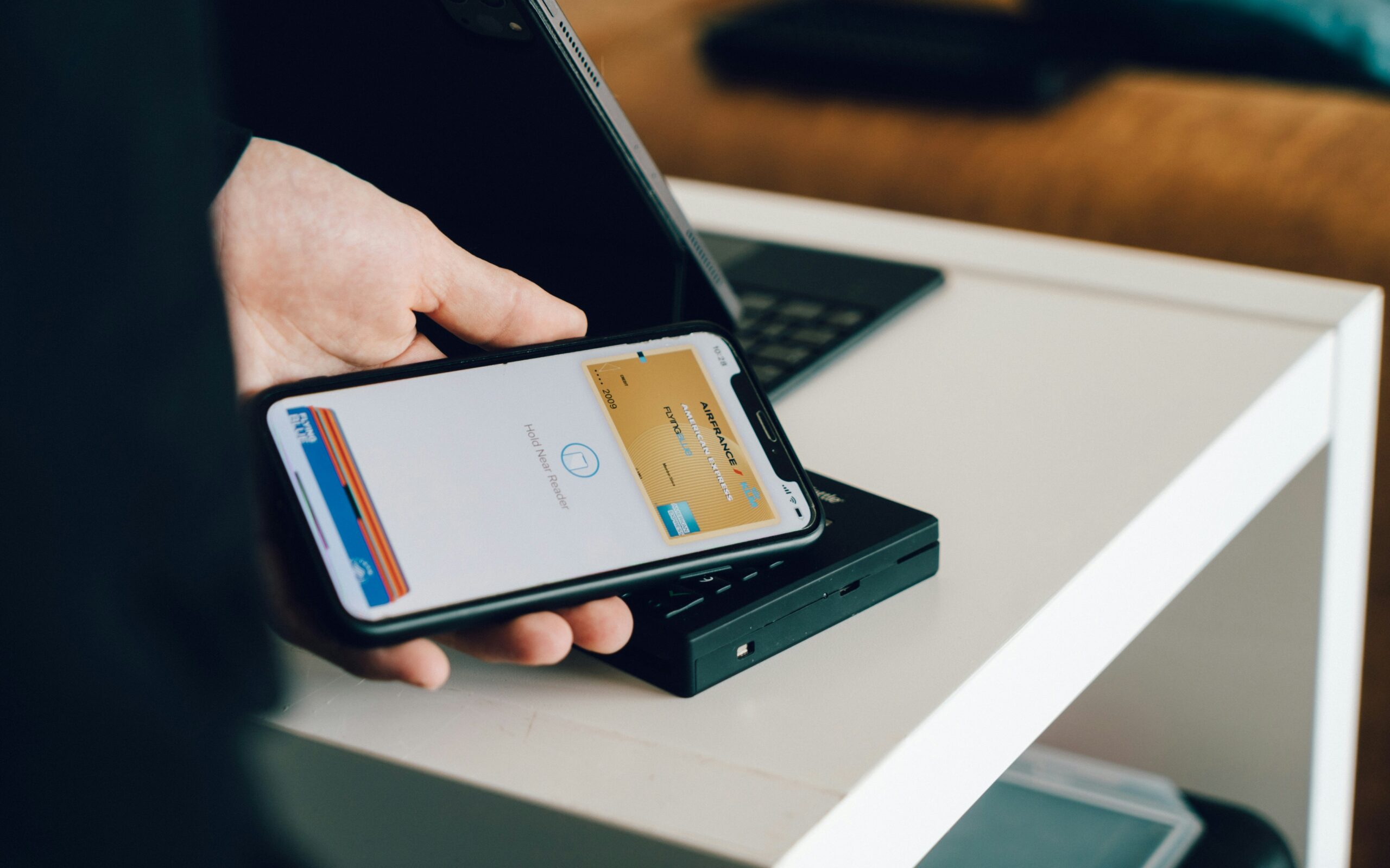person-holding-black-android-smartphone-scaled-1 %categories% - كيفية تأمين محفظتك الرقمية بعد التعدين person-holding-black-android-smartphone-scaled-1 كيفية تأمين محفظتك الرقمية بعد التعدين
